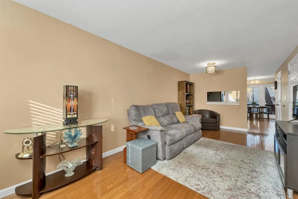 107 Bartemus Trail Nashua NH 03063