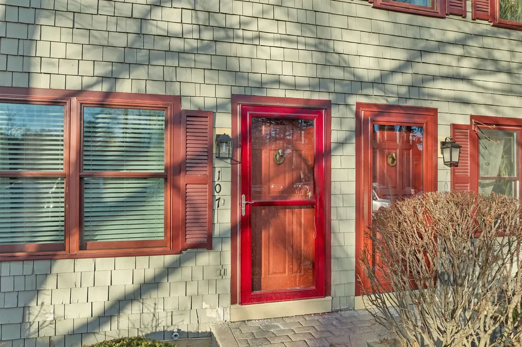 107 Bartemus Trail Nashua NH 03063