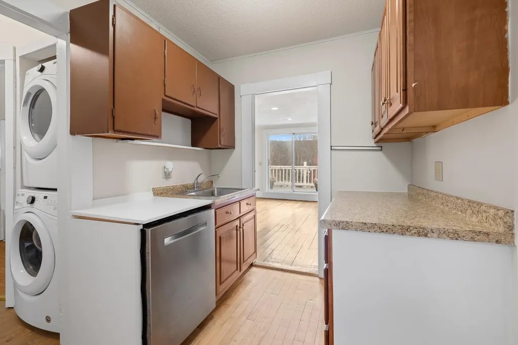 157 Summer Street Hartford VT 05001