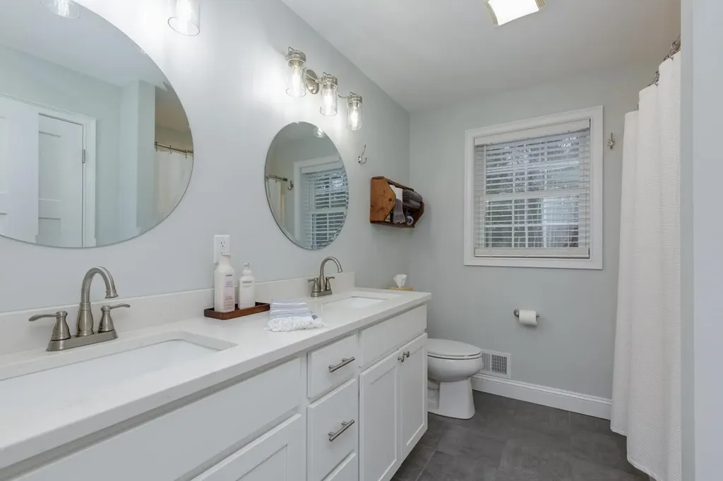 104 Olde Bridge Lane Epping NH 03042