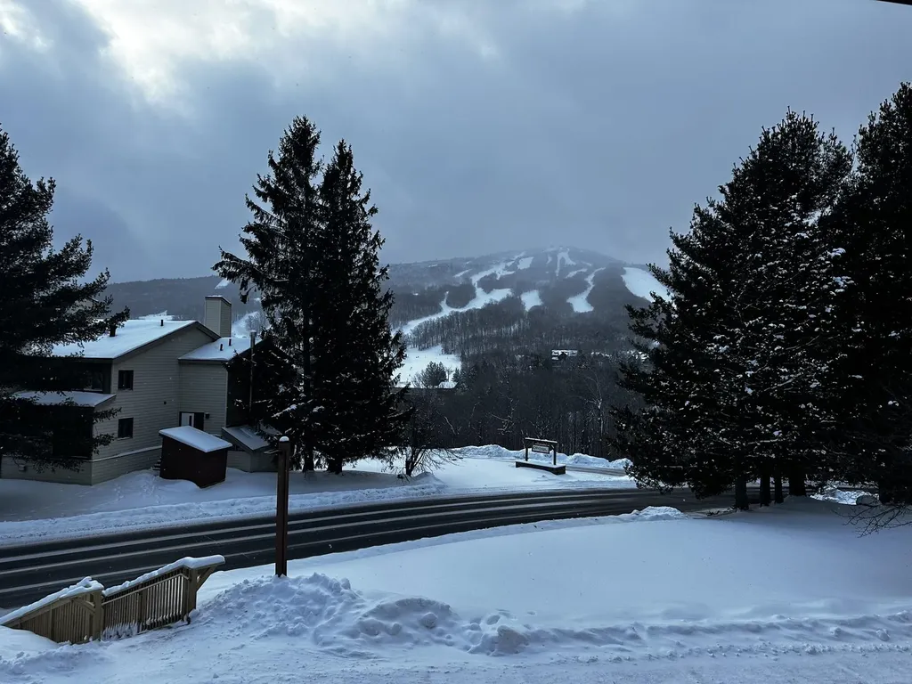 5C Snow Mountain Village Dover VT 05356