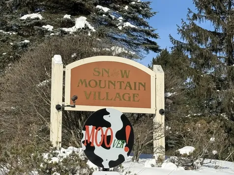 5C Snow Mountain Village Dover VT 05356