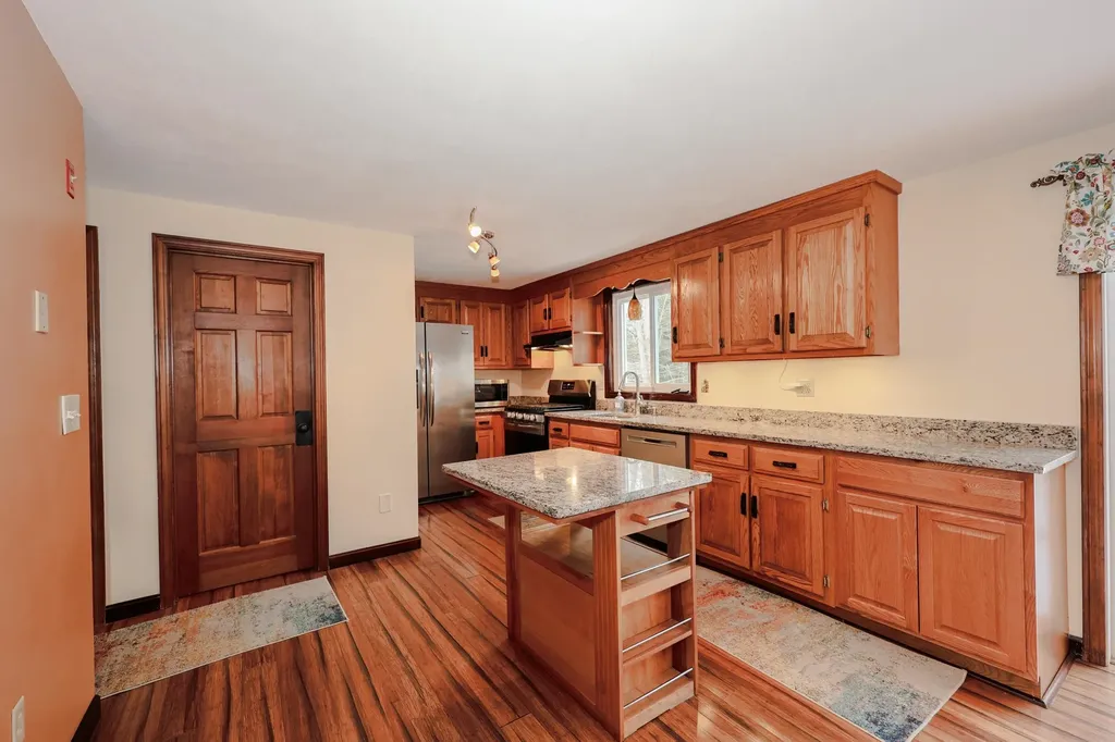 6 Scott Lane Sandown NH 03873