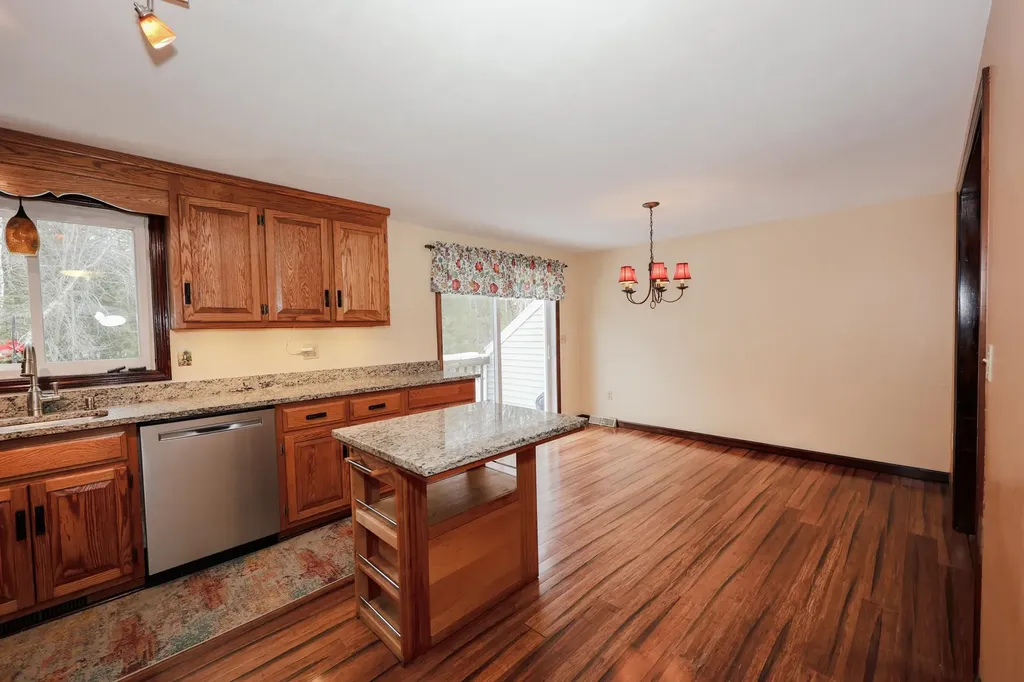 6 Scott Lane Sandown NH 03873