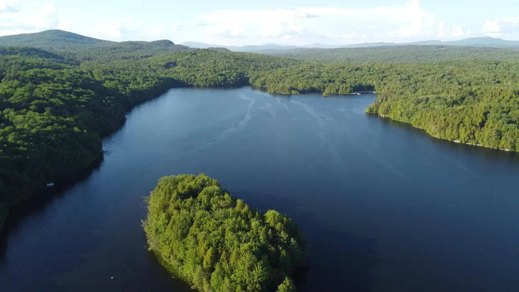 22 Brookridge Drive Grantham NH 03753