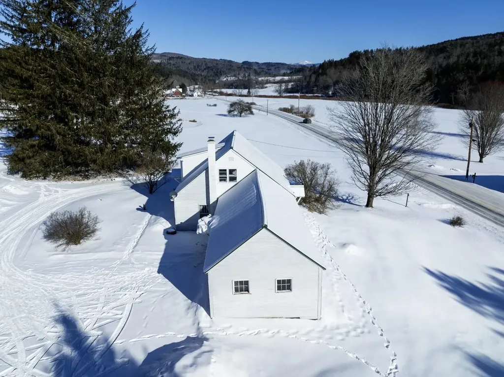 2443 Route 100b Moretown VT 05660