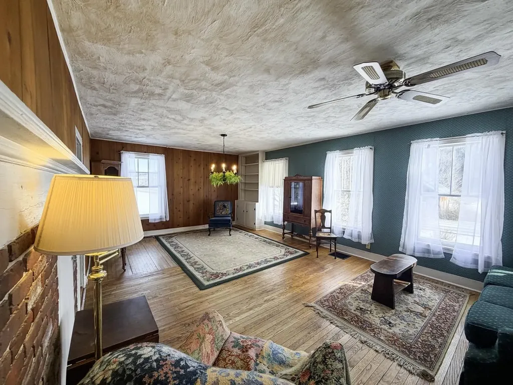 2443 Route 100b Moretown VT 05660