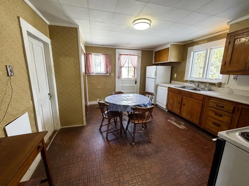 2443 Route 100b Moretown VT 05660