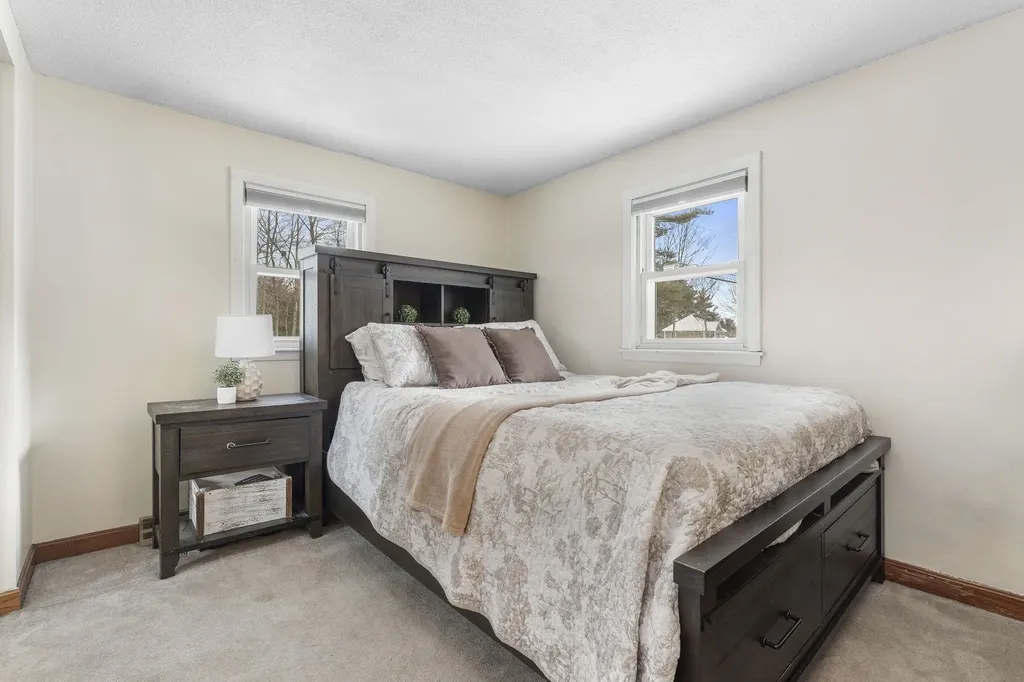 378 Chester Road Auburn NH 03032