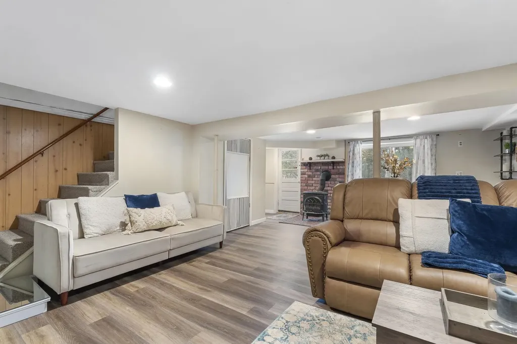 378 Chester Road Auburn NH 03032