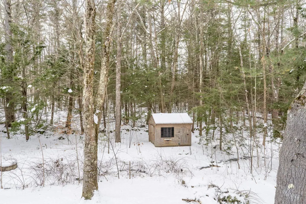 378 Chester Road Auburn NH 03032