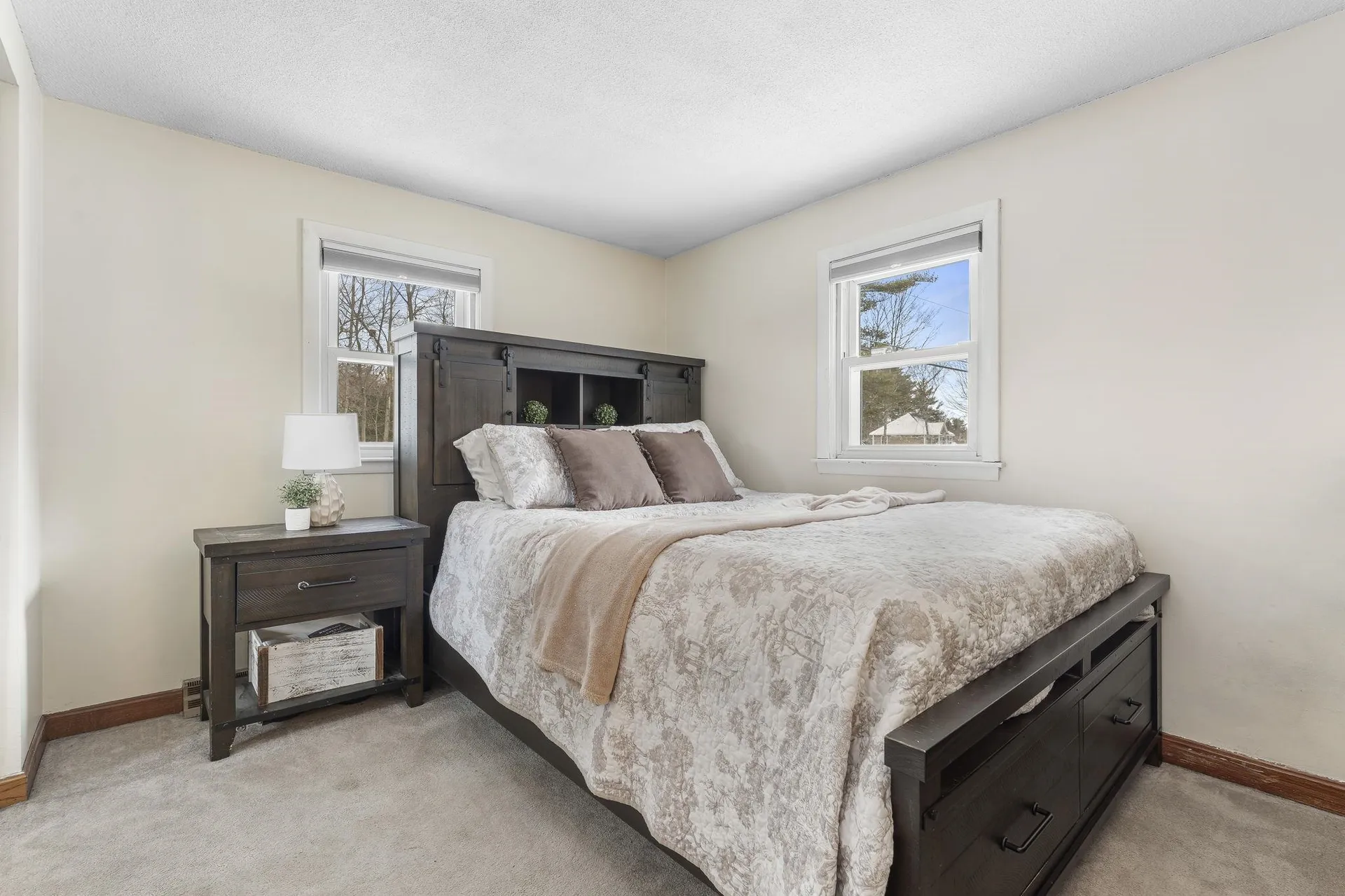 378 Chester Road Auburn NH 03032