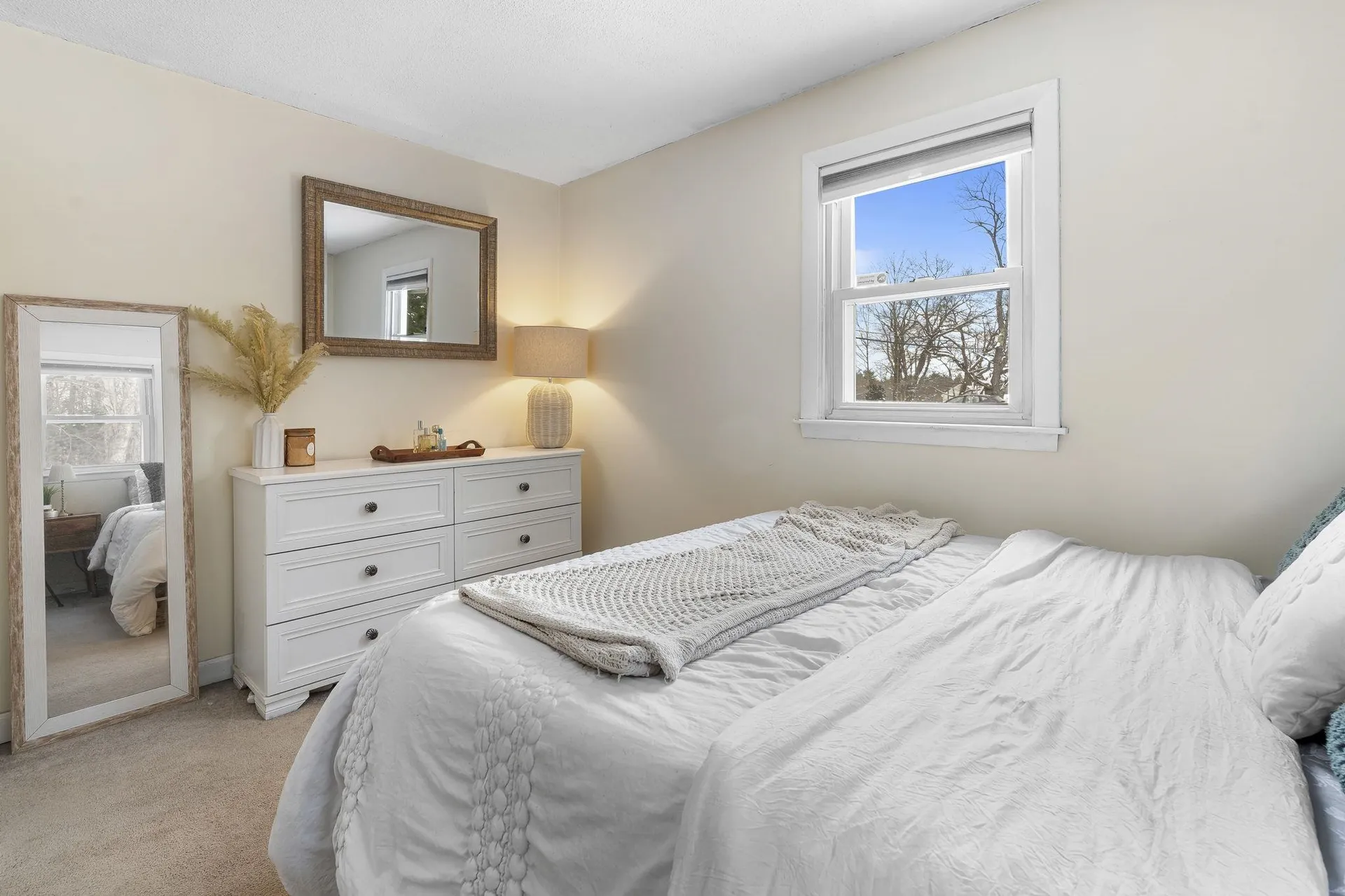 378 Chester Road Auburn NH 03032