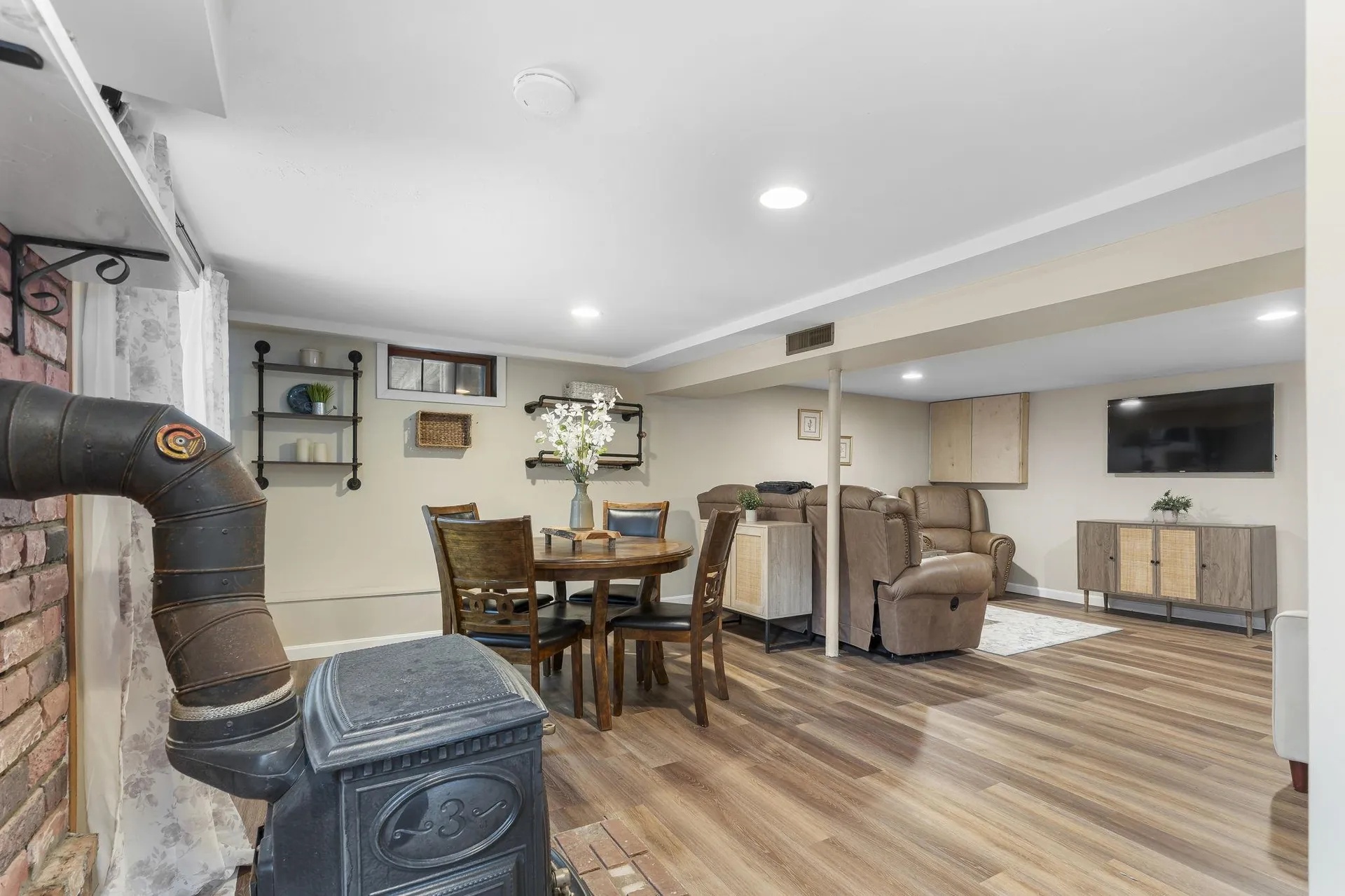 378 Chester Road Auburn NH 03032