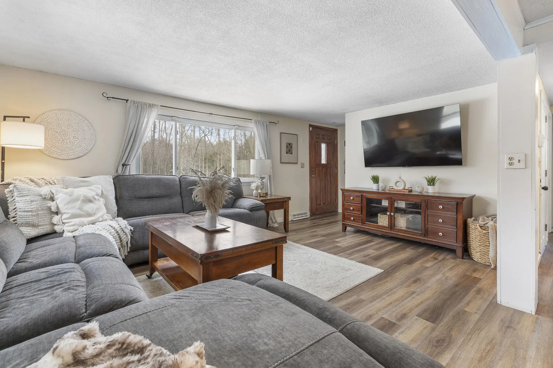 378 Chester Road Auburn NH 03032