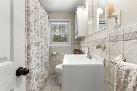 378 Chester Road Auburn NH 03032