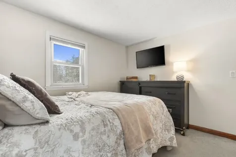 378 Chester Road Auburn NH 03032