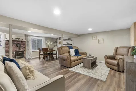 378 Chester Road Auburn NH 03032