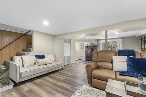 378 Chester Road Auburn NH 03032