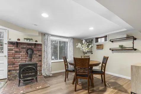 378 Chester Road Auburn NH 03032