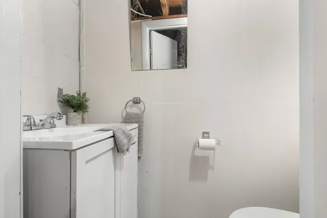 378 Chester Road Auburn NH 03032