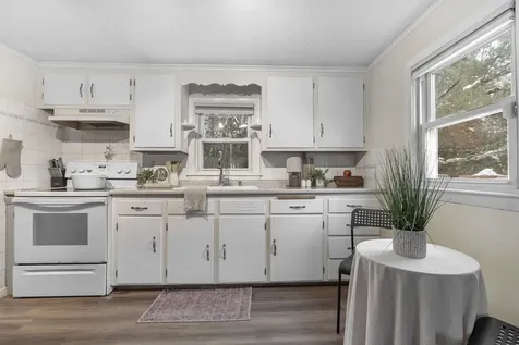 378 Chester Road Auburn NH 03032