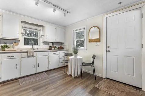 378 Chester Road Auburn NH 03032