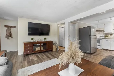 378 Chester Road Auburn NH 03032