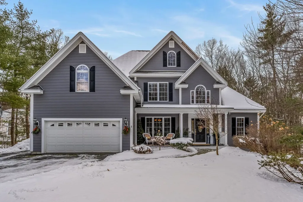 5 Briar Court Hooksett NH 03106