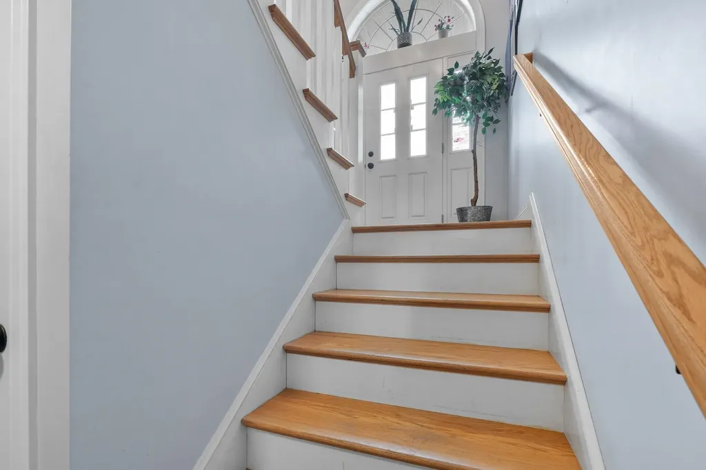 1109 Mammoth Road Pelham NH 03076