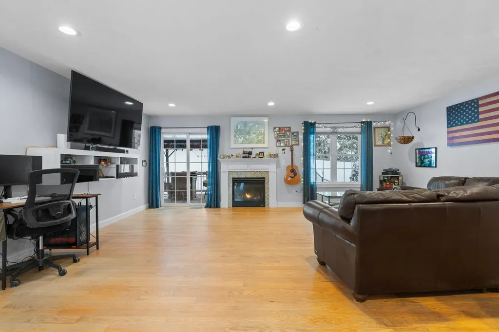 1109 Mammoth Road Pelham NH 03076