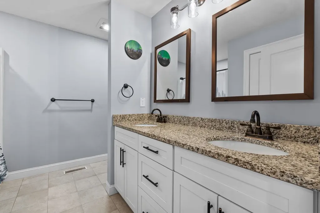 1109 Mammoth Road Pelham NH 03076