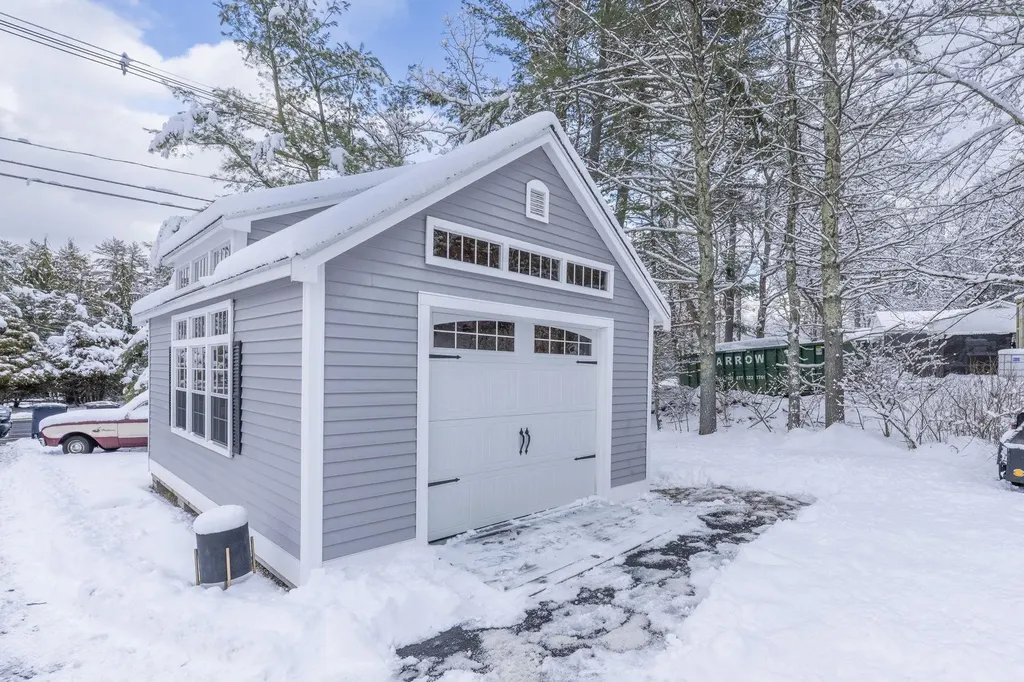 1109 Mammoth Road Pelham NH 03076