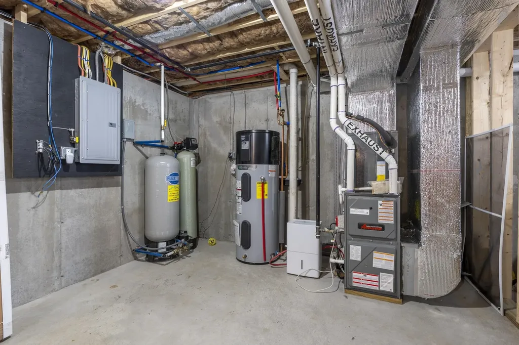 1109 Mammoth Road Pelham NH 03076