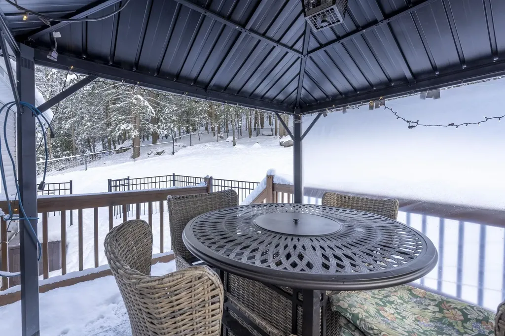 1109 Mammoth Road Pelham NH 03076