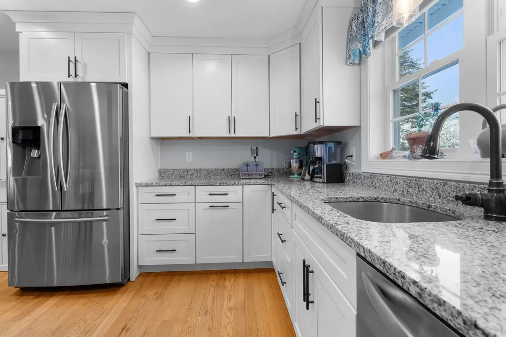 1109 Mammoth Road Pelham NH 03076