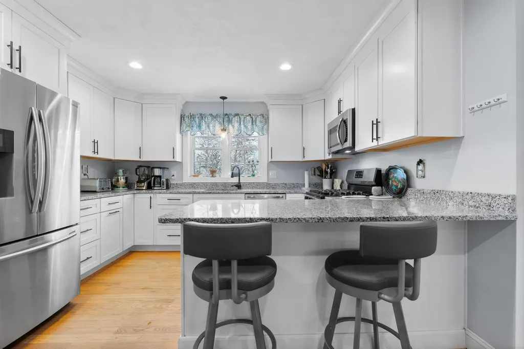 1109 Mammoth Road Pelham NH 03076