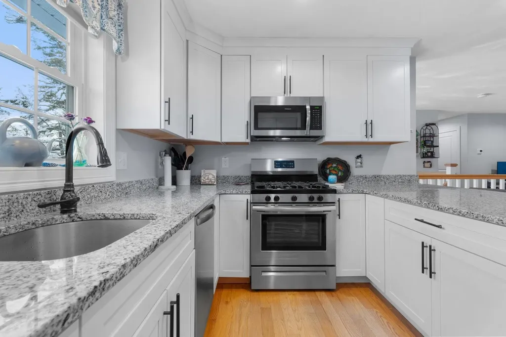 1109 Mammoth Road Pelham NH 03076