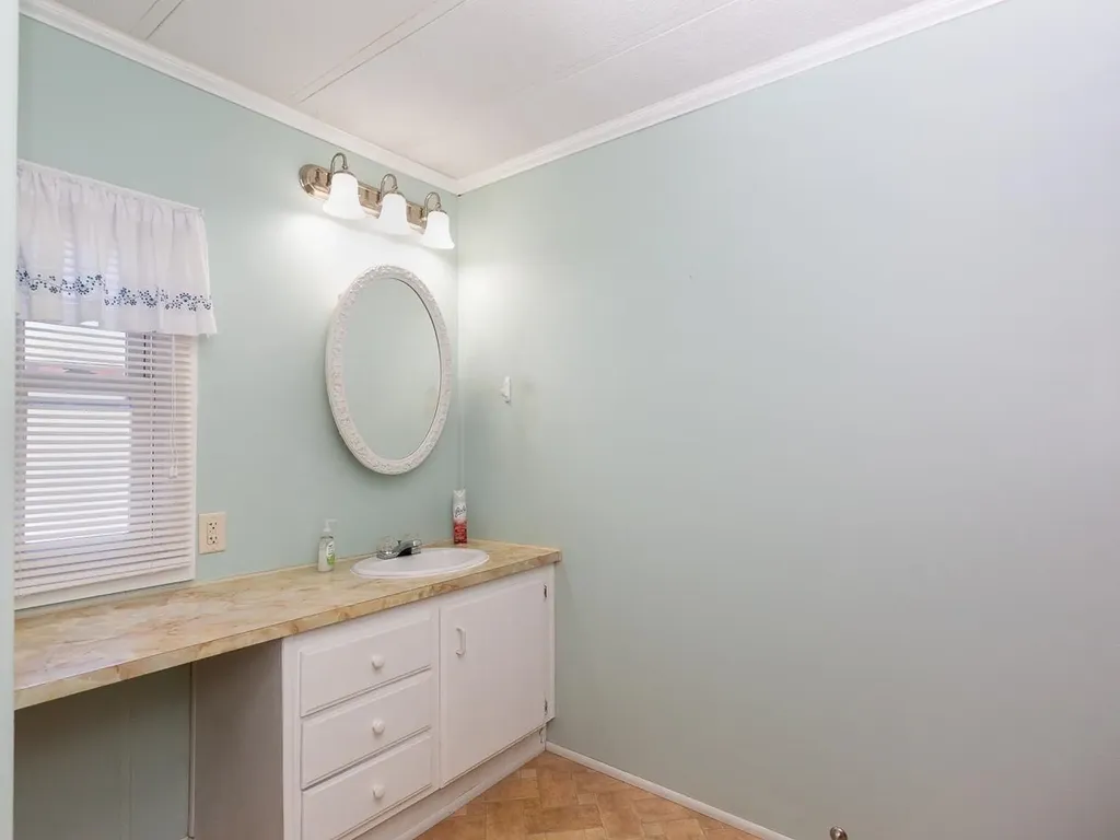 290 Calef Highway Epping NH 03042