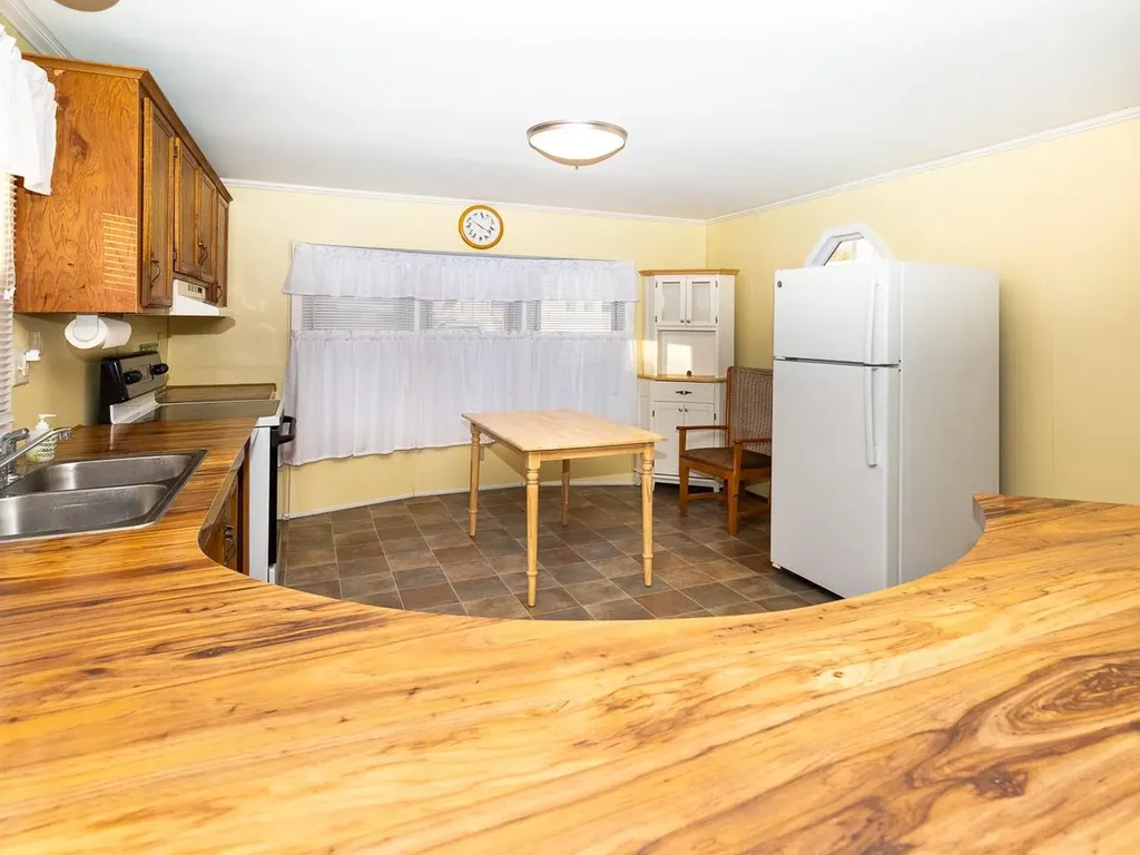 290 Calef Highway Epping NH 03042