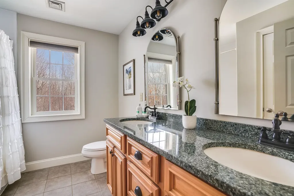 60 Snow Road Goffstown NH 03045