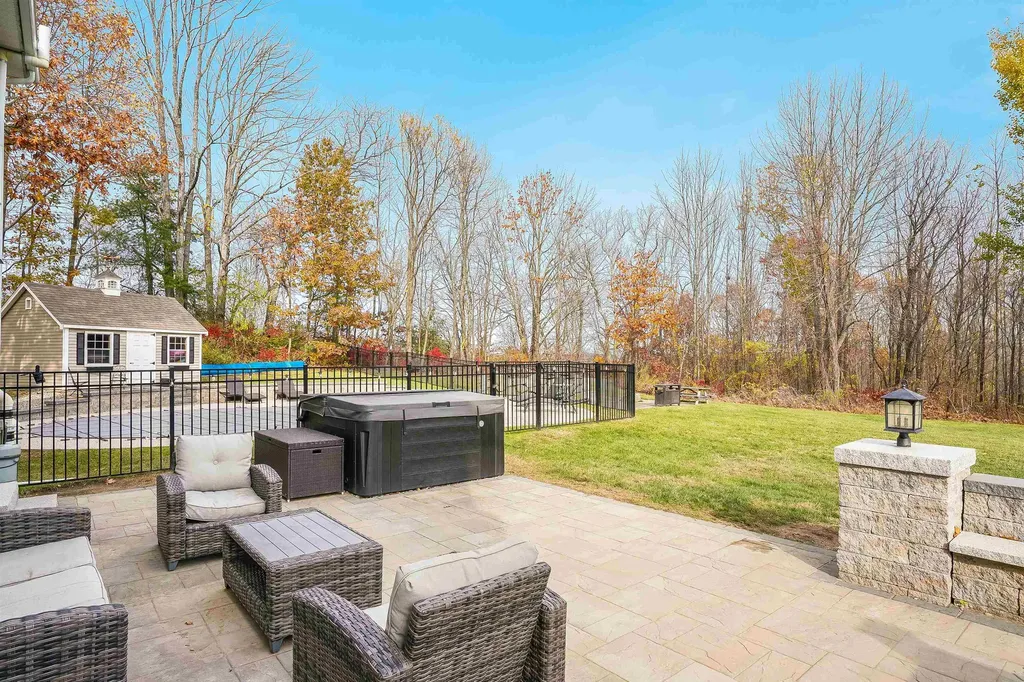 60 Snow Road Goffstown NH 03045