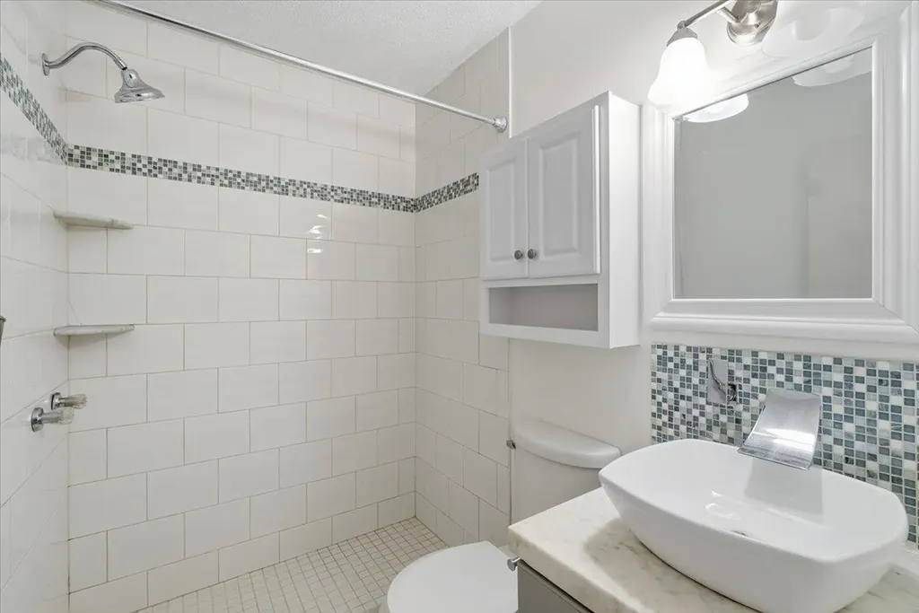 102 Juniper Ridge Shelburne VT 05403