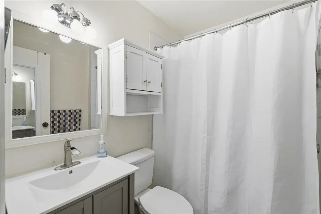 102 Juniper Ridge Shelburne VT 05403