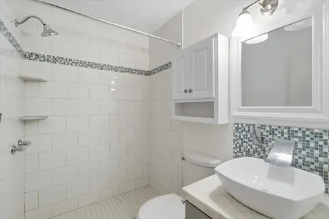 102 Juniper Ridge Shelburne VT 05403