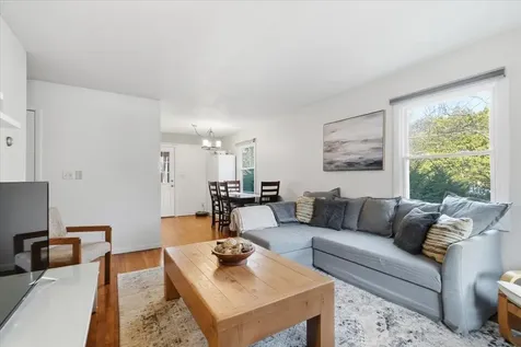 102 Juniper Ridge Shelburne VT 05403