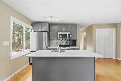 102 Juniper Ridge Shelburne VT 05403