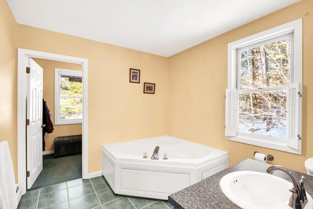 12 Isabelle Lane Rochester NH 03867