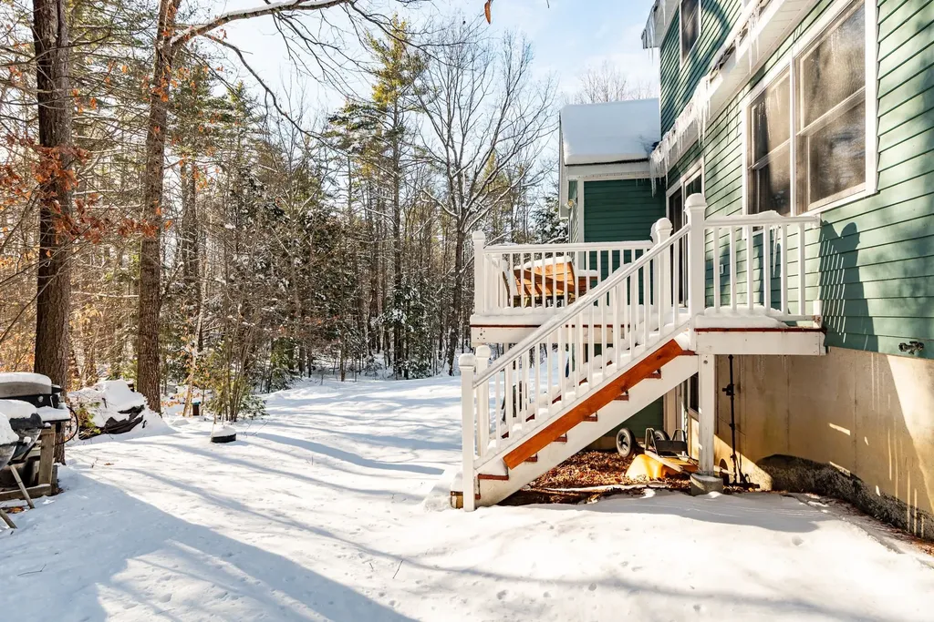 12 Isabelle Lane Rochester NH 03867