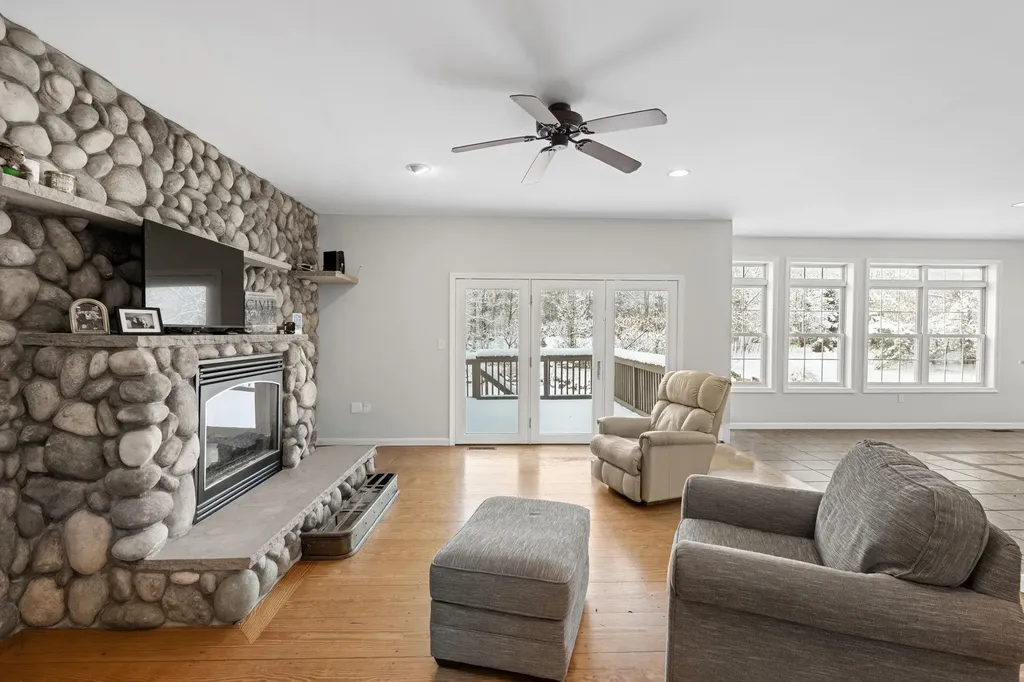 95 Wright Road Hollis NH 03049